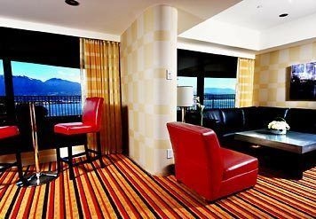 Renaissance Vancouver Harbourside Hotel3