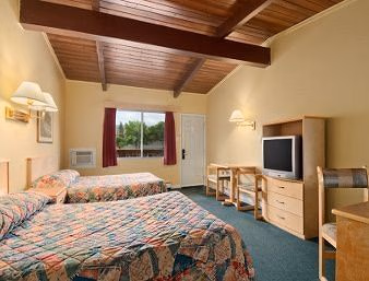 Econo Lodge2