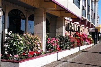 Harbourside Inn0