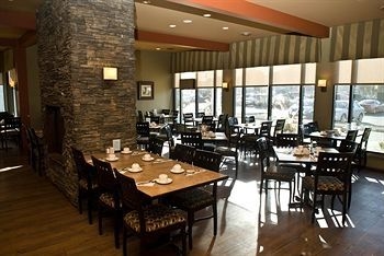 Village Green Hotel3