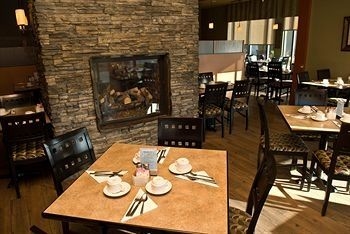 Village Green Hotel4