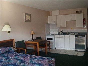 Comox Valley Inn & Suites3