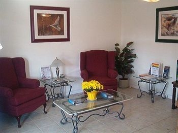 Comox Valley Inn & Suites0