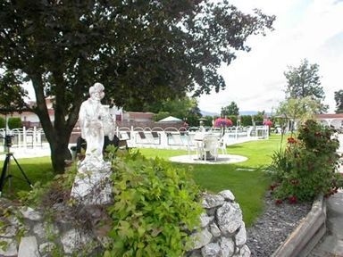 VINEYARD INN1