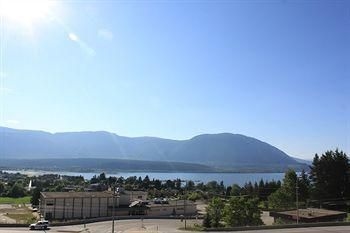PODOLLAN INN SALMON ARM1