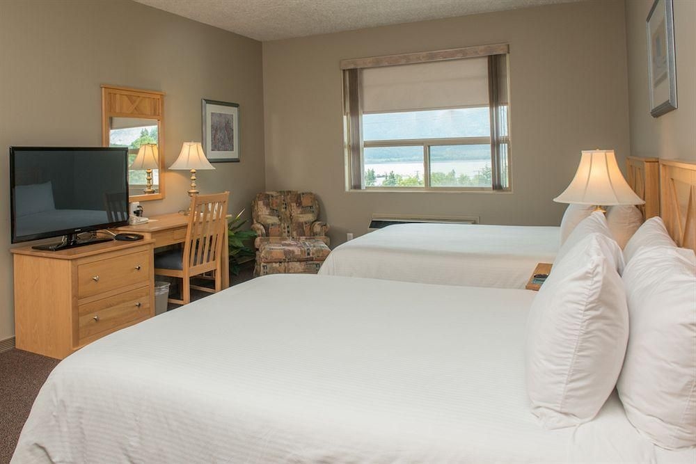 PODOLLAN INN SALMON ARM2