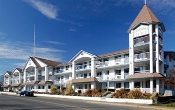 The Admiral Inn0