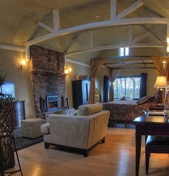 The English Inn2