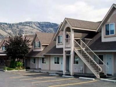 Econo Lodge Inn & Suites0