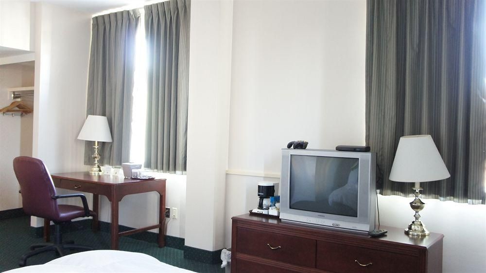 THE MARLBOROUGH HOTEL4