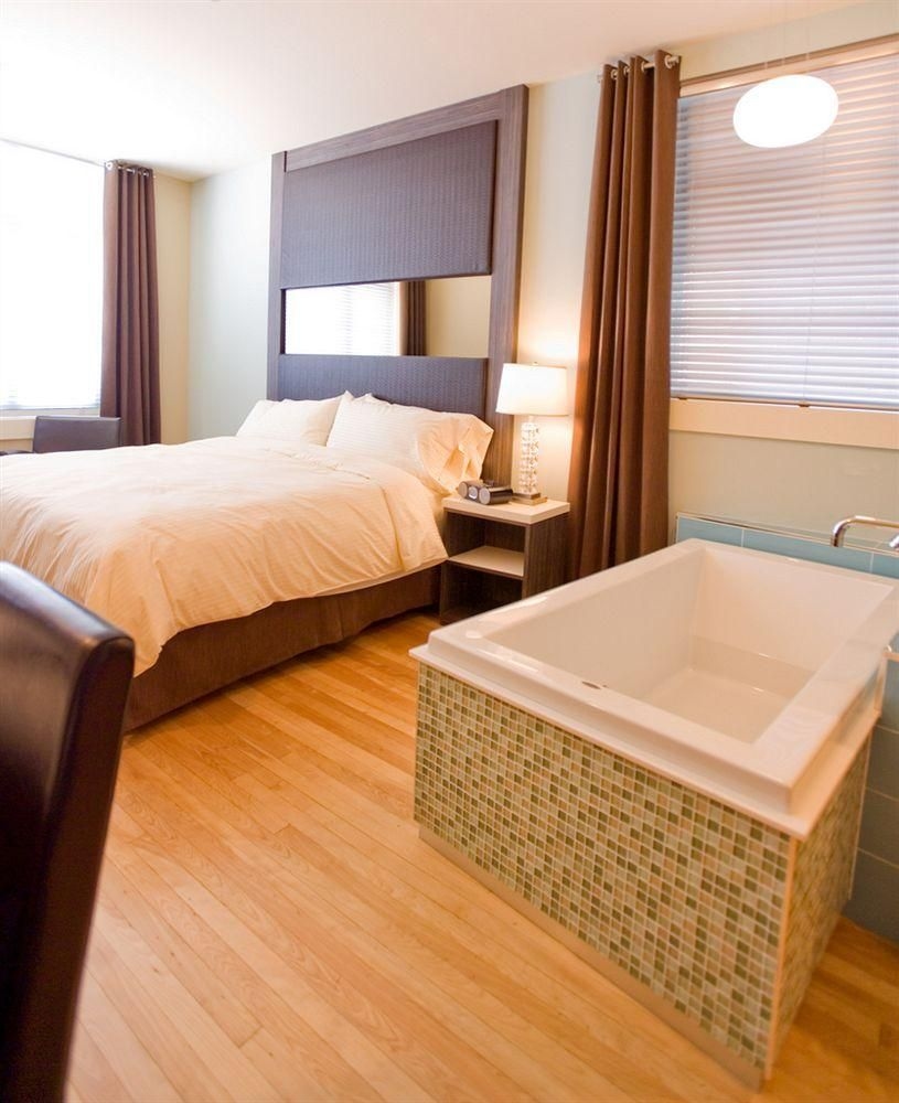 L'Hotel St. James3