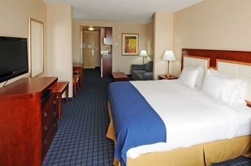 HOLIDAY INN EXPRESS HOTEL & SUITES BELLEVILLE4