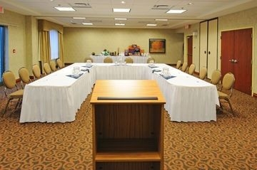 HOLIDAY INN EXPRESS HOTEL & SUITES BELLEVILLE1