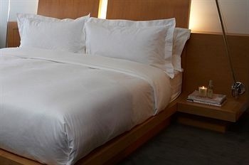 Le Germain Hotel Maple Leaf Square3