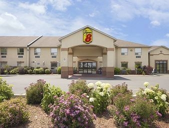 SUPER 8 CORNWALL, ON0