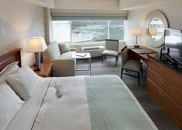 Radisson Hotel & Suites Fallsview2