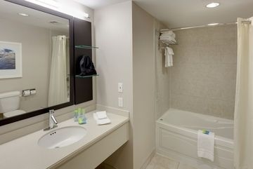 Radisson Hotel & Suites Fallsview3