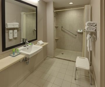 Radisson Hotel & Suites Fallsview0