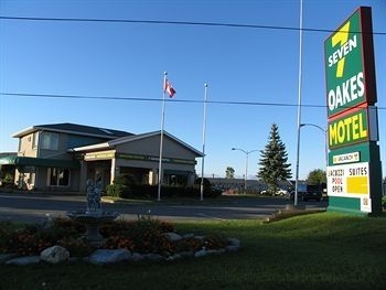 Seven Oakes Motel0