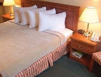 Howard Johnson Express Inn and Suites Toronto Brampton1