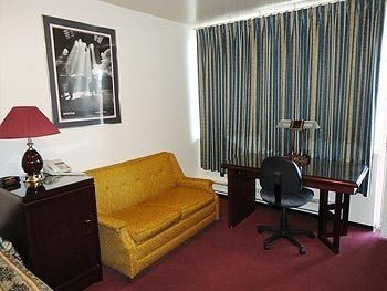Imperial Fireside Inn0