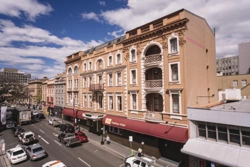 Hadley's Orient Hotel4