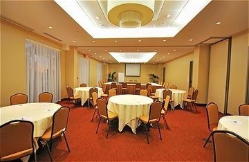 HOLIDAY INN EXPRESS HOTEL & SUITES MONTREAL AIRPORT4