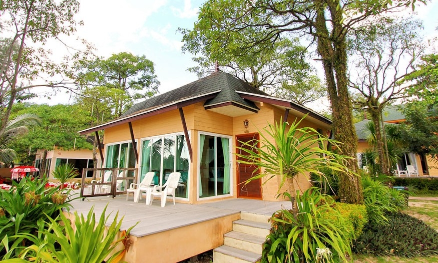โคโคนัท บีช รีสอร์ท (Coconut Beach Resort)0
