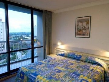 CENTRAL HILLSIDE (HOTEL ROOM)3
