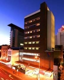 โรงแรมจอร์จ วิลเลียมส์ (George Williams Hotel)0