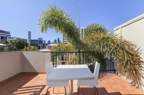 พาร์ควิว อพาร์ตเมนต์ (Parkview Apartments)1