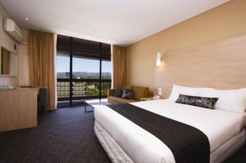 GRAND CHIFLEY1
