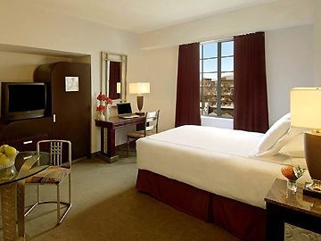 CARLYLE SUITES2