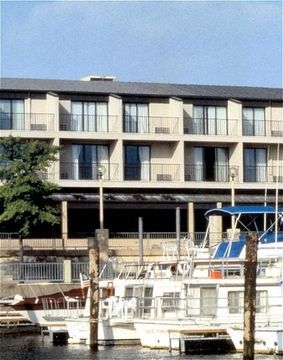 Channel Inn0