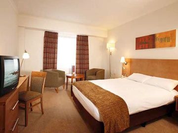 HOLIDAY INN1