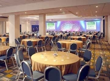 HOLIDAY INN4