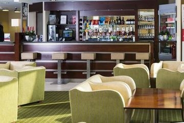 EXPRESS BY HOLIDAY INN4