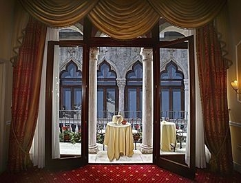 Ca'Lucatello TownHouse0