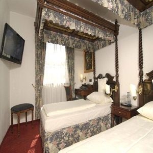 King's Hotel Center2