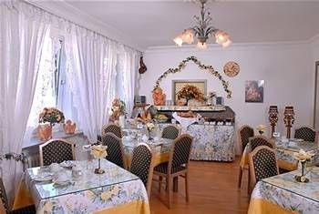 Hotel Monaco2