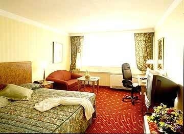 HOLIDAY INN2