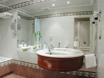 BEST WESTERN HOTEL CONDE DUQUE3