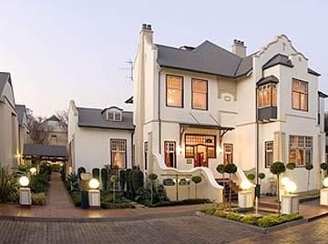 COURTYARD ARCADIA0