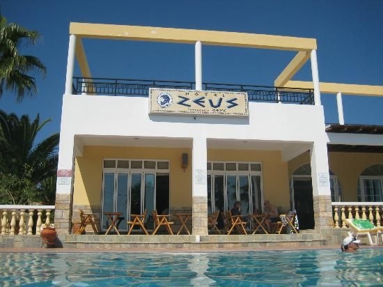 Zeus Hotel0