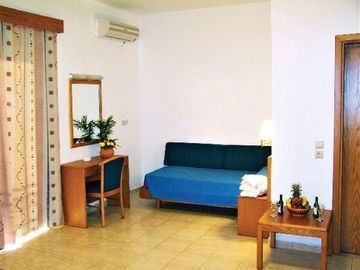 Ziakis Studios4