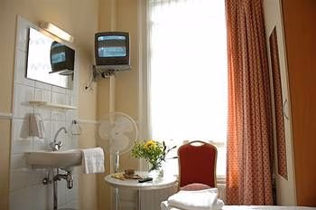 Hotel Crystal1