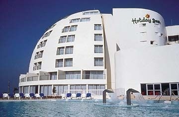 HOLIDAY INN1