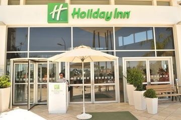HOLIDAY INN0