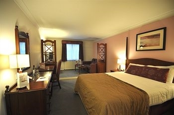 Oxford Thames Four Pillars Hotel1