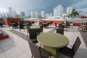 Crown Regency Makati0